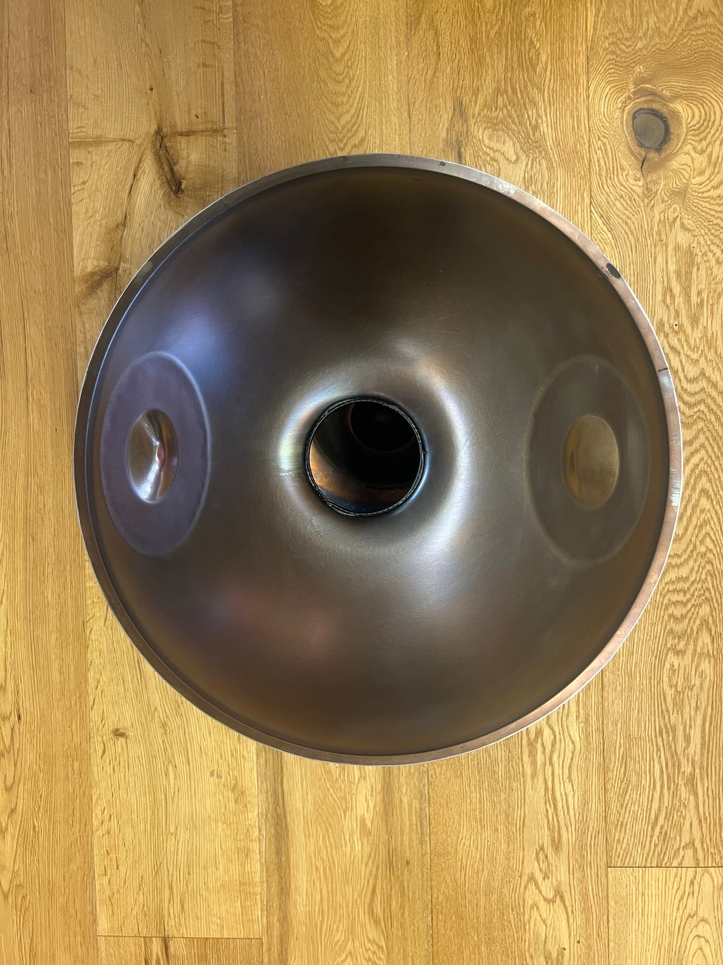 Two notes bottom of a handpan